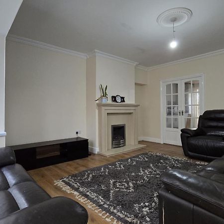 Entire Three Bedroom House In Birmingham Bagian luar foto